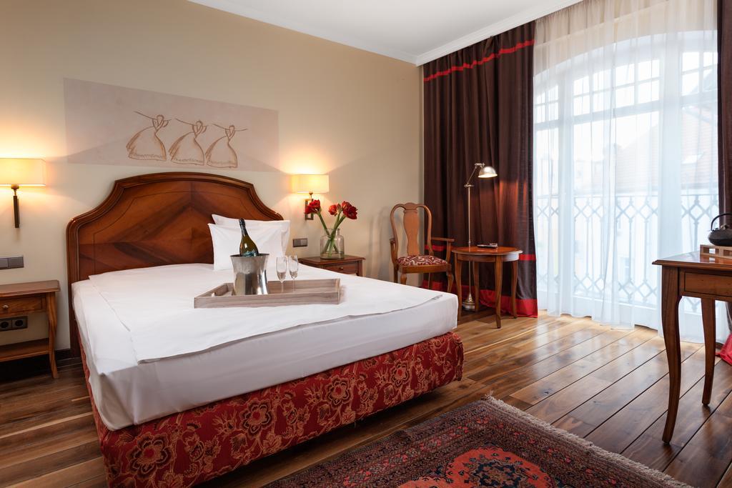Hotel Rejs ウストカ エクステリア 写真